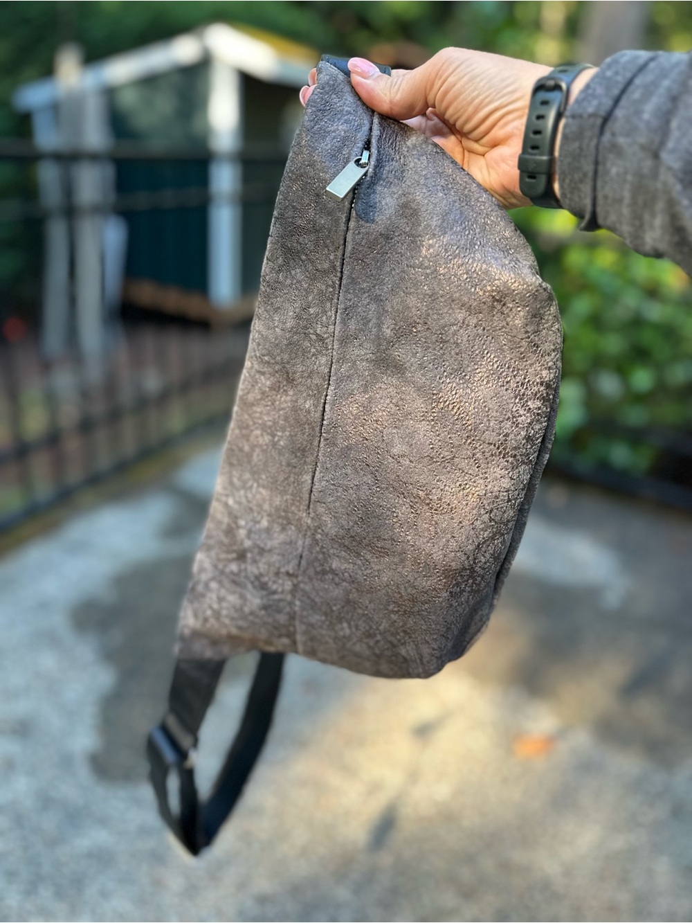 BNNU Rough & Tumble gallery sling in “Saturn” leather - Picture 6 of 7